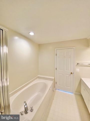 81 ARELL CT, Alexandria, VA 22304