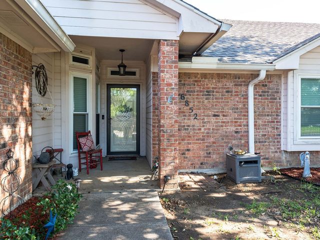 6852 Megan Lane, North Richland Hills, TX 76182