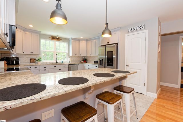 209 Nanie Myree Lane, Wellford, SC 29385