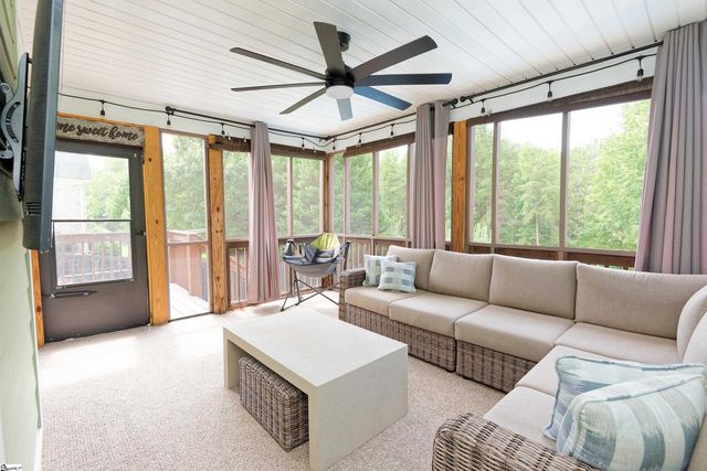 209 Nanie Myree Lane, Wellford, SC 29385