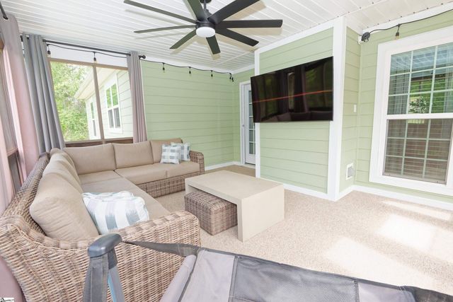 209 Nanie Myree Lane, Wellford, SC 29385