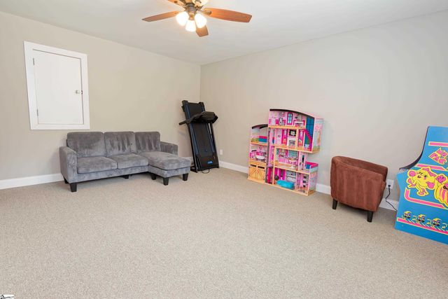 209 Nanie Myree Lane, Wellford, SC 29385
