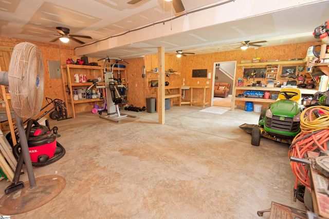 209 Nanie Myree Lane, Wellford, SC 29385