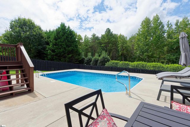 209 Nanie Myree Lane, Wellford, SC 29385