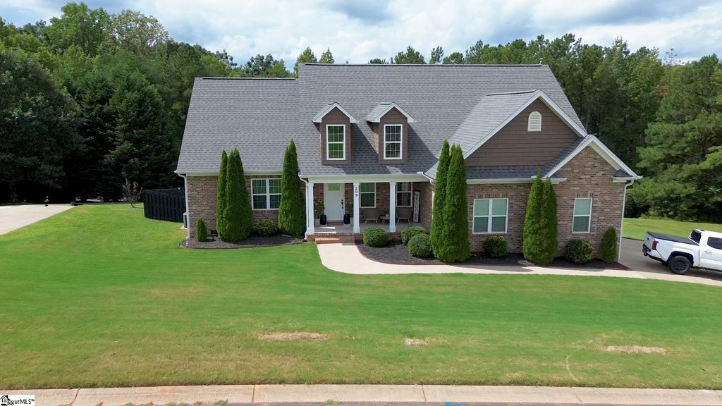209 Nanie Myree Lane, Wellford, SC 29385