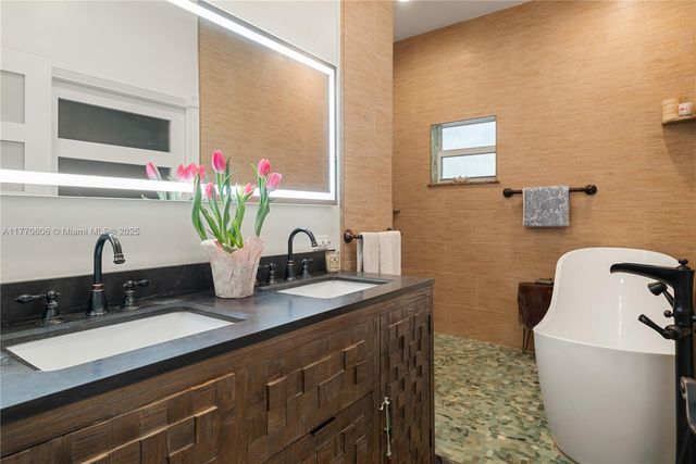 120 Coco Plum Rd S, Key Largo, FL 33037