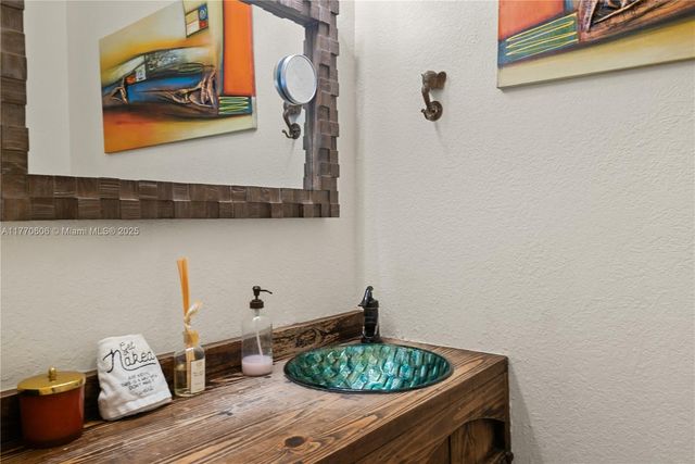 120 Coco Plum Rd S, Key Largo, FL 33037