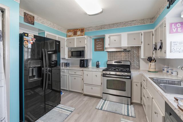 321 Ling Street, Bayou Vista, TX 77563