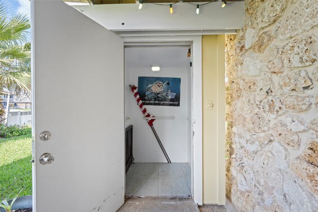 321 Ling Street, Bayou Vista, TX 77563