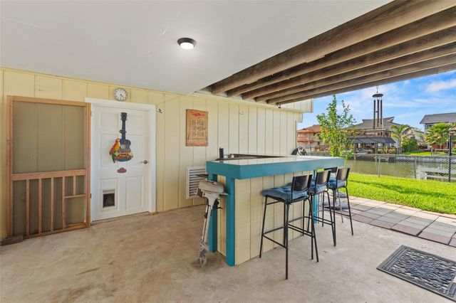 321 Ling Street, Bayou Vista, TX 77563