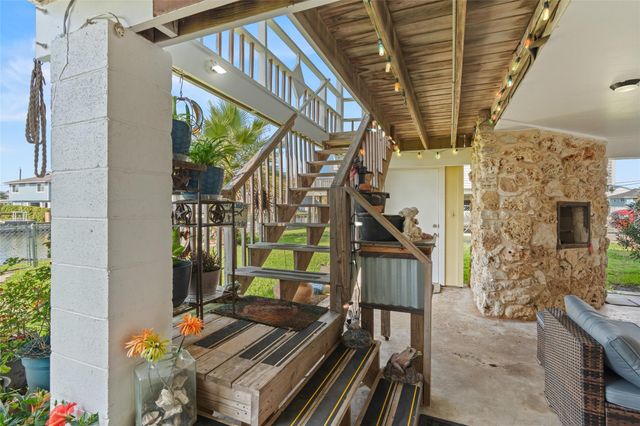 321 Ling Street, Bayou Vista, TX 77563