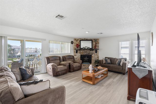 321 Ling Street, Bayou Vista, TX 77563