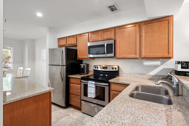 50 Yacht Cove Dr Apt 324, Hilton Head Island, SC 29928