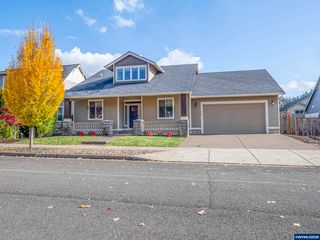 1440 Meadow Av, Silverton, OR 97381