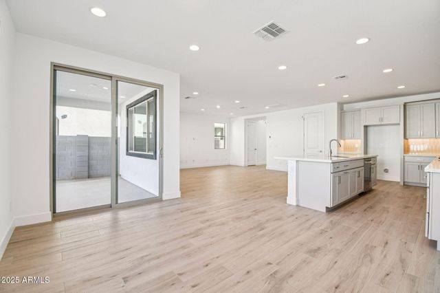 10450 E UPTON Avenue, Mesa, AZ 85212