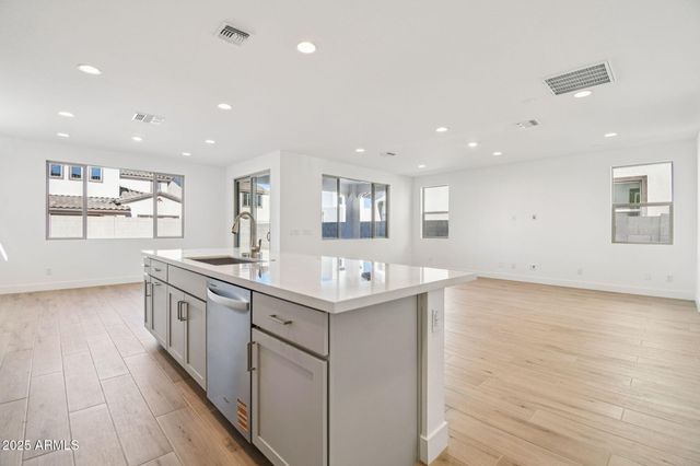 10450 E UPTON Avenue, Mesa, AZ 85212