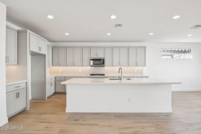 10450 E UPTON Avenue, Mesa, AZ 85212