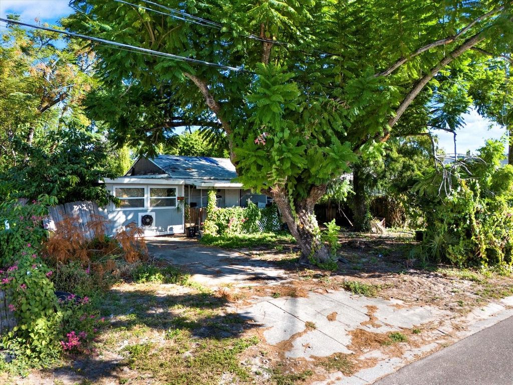 2221 28TH AVENUE N, St Petersburg, FL 33713