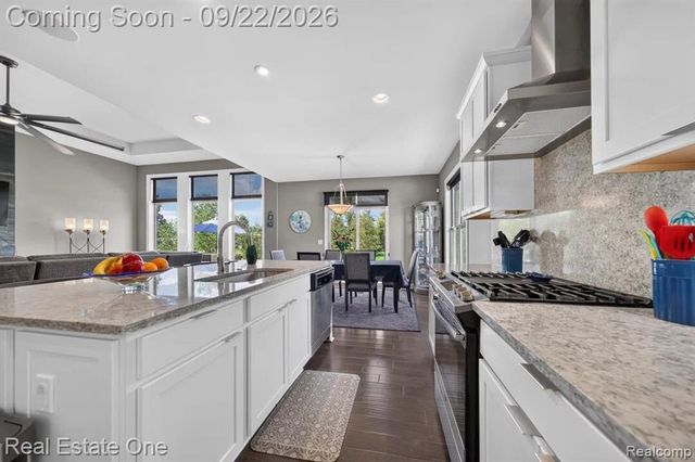 2034 Osprey, Troy, MI 48083