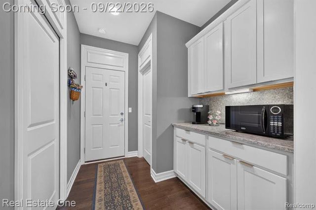 2034 Osprey, Troy, MI 48083