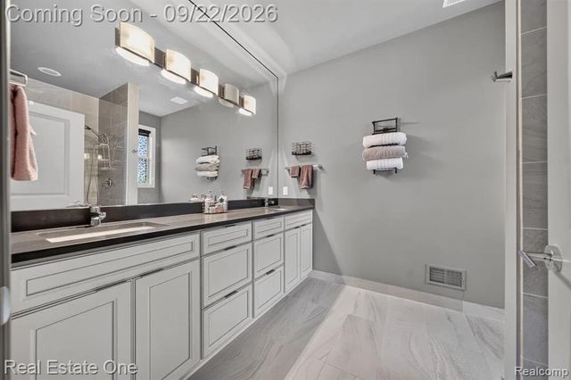2034 Osprey, Troy, MI 48083