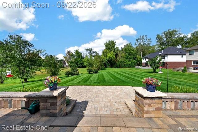2034 Osprey, Troy, MI 48083