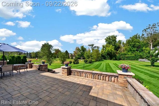 2034 Osprey, Troy, MI 48083