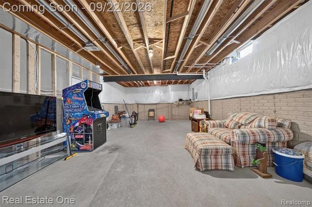 2034 Osprey, Troy, MI 48083