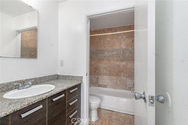 7254 Vassar Ave 308, Canoga Park (los Angeles), CA 91303