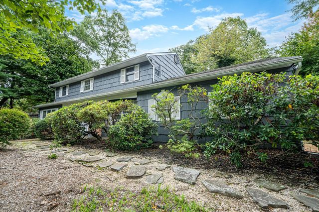 2 Jefferson Court, East Setauket, NY 11733