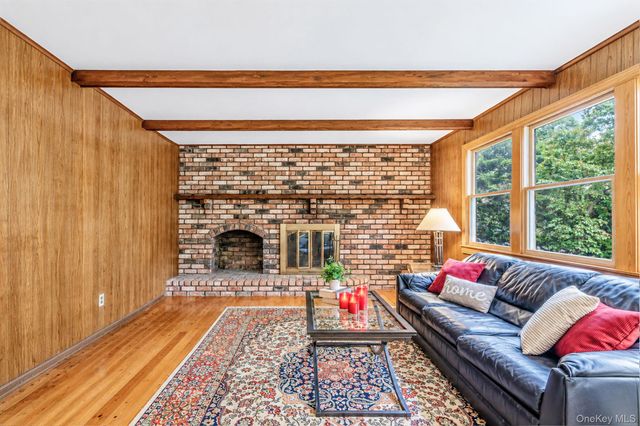 2 Jefferson Court, East Setauket, NY 11733