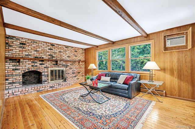 2 Jefferson Court, East Setauket, NY 11733