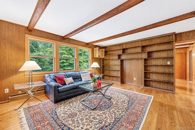 2 Jefferson Court, East Setauket, NY 11733
