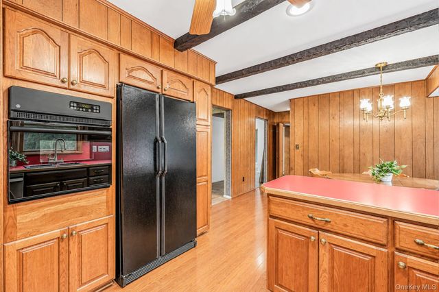 2 Jefferson Court, East Setauket, NY 11733