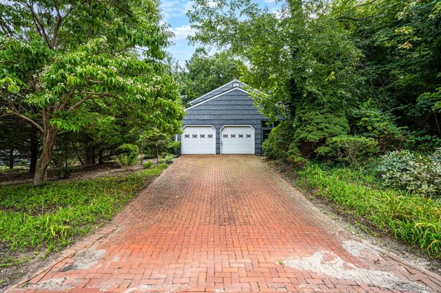 2 Jefferson Court, East Setauket, NY 11733
