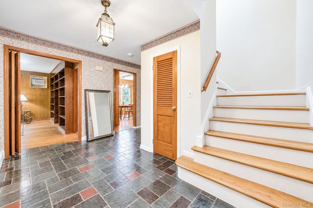 2 Jefferson Court, East Setauket, NY 11733