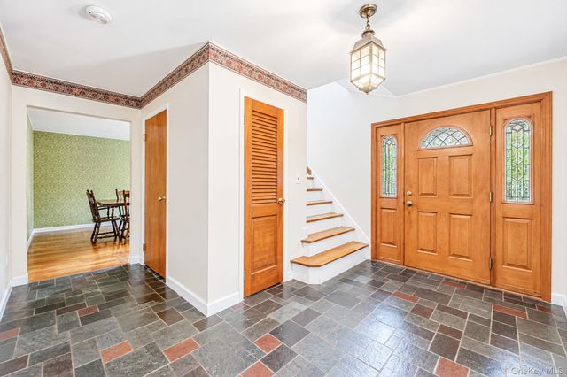 2 Jefferson Court, East Setauket, NY 11733