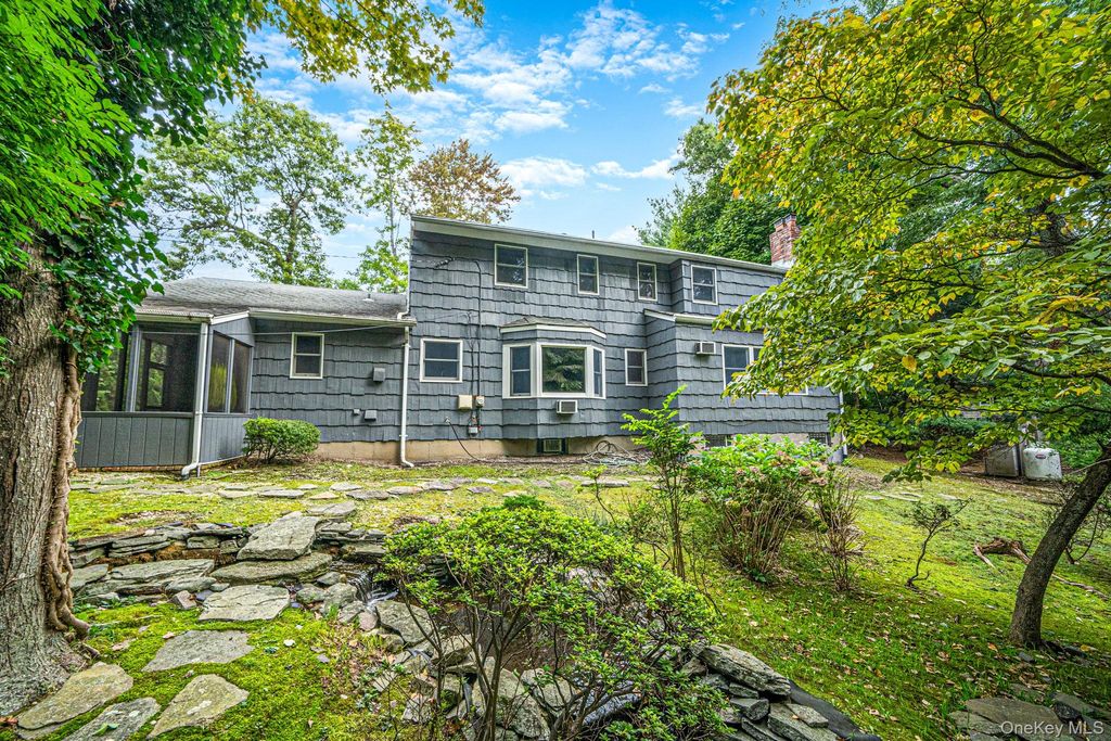 2 Jefferson Court, East Setauket, NY 11733 — photo 3