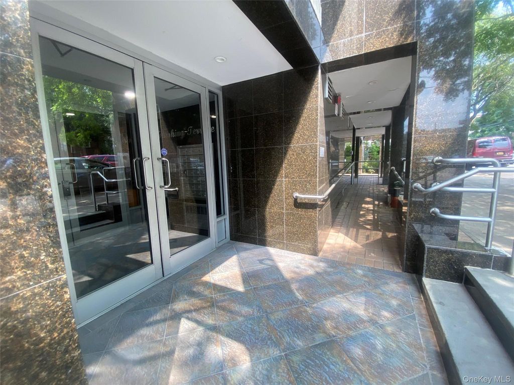 38-22 147th Street 5B, Flushing, NY 11355 — photo 2