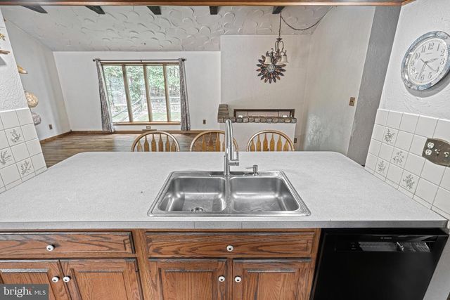 1233 GLATCO LODGE RD, Hanover, PA 17331