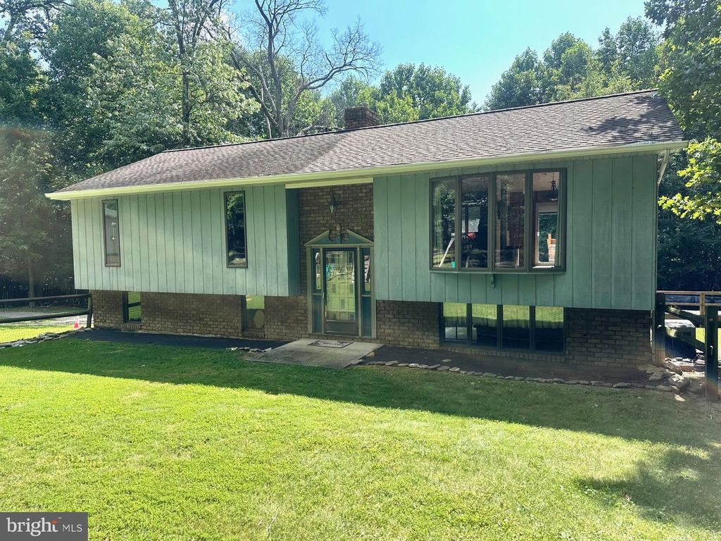 1233 GLATCO LODGE RD, Hanover, PA 17331