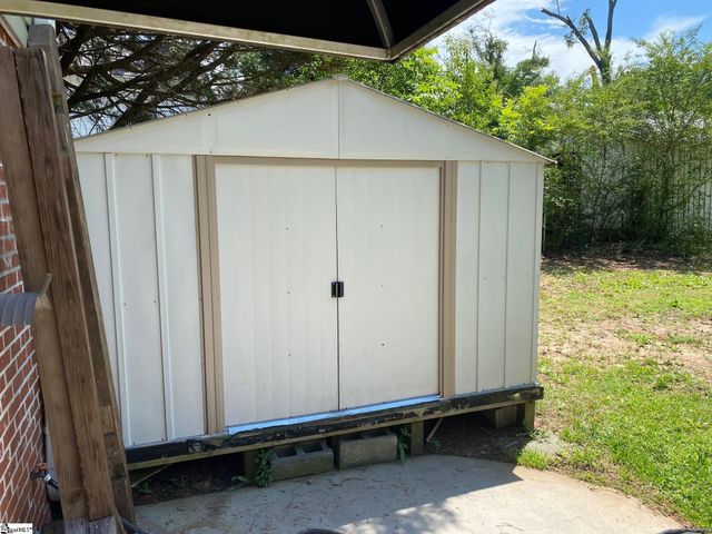224 Irby Avenue, Laurens, SC 29360