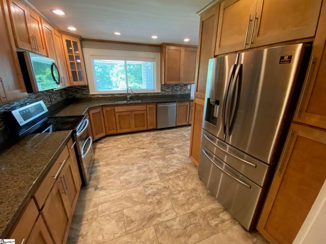 224 Irby Avenue, Laurens, SC 29360