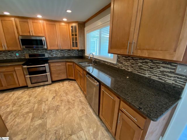 224 Irby Avenue, Laurens, SC 29360