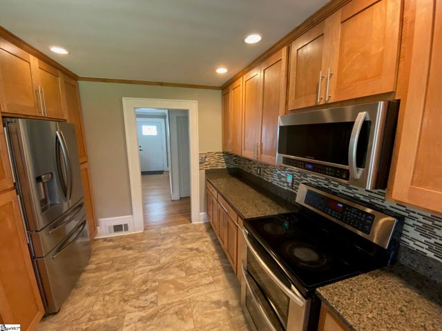 224 Irby Avenue, Laurens, SC 29360