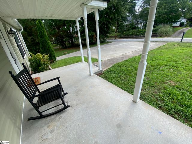 224 Irby Avenue, Laurens, SC 29360