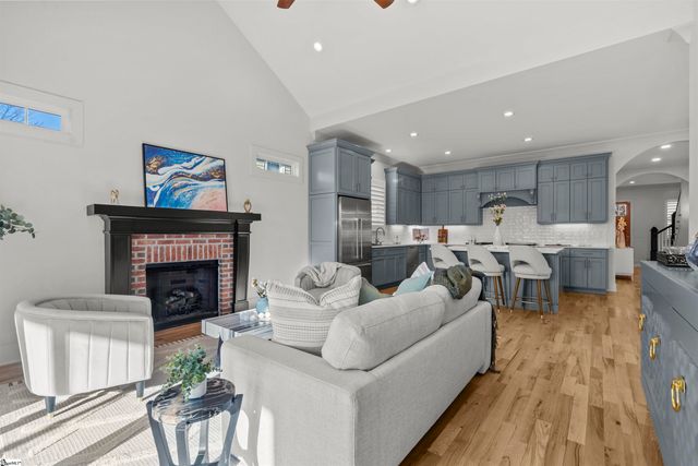 10 Harris Street, Greenville, SC 29601