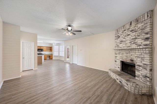 6917 Club Creek Drive, Fort Worth, TX 76137