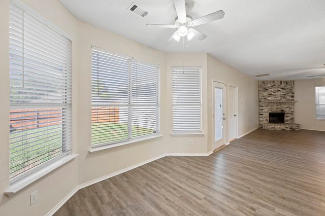 6917 Club Creek Drive, Fort Worth, TX 76137