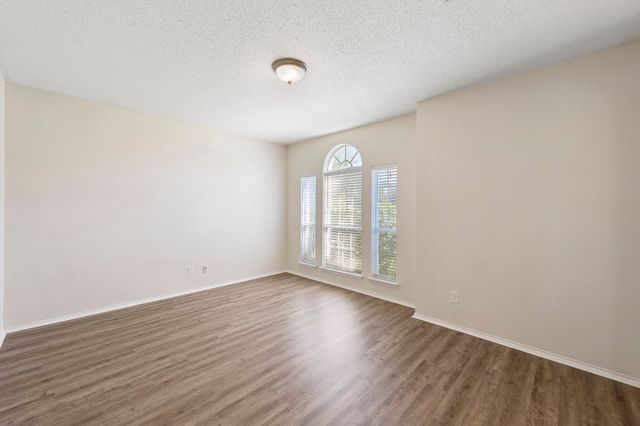 6917 Club Creek Drive, Fort Worth, TX 76137